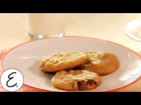 Gluten-Free Peanut Butter and Chocolate Chip Cookie Recipe - Emeril Lagasse - UC5SJjoYO0cKJmx37WGT8amg