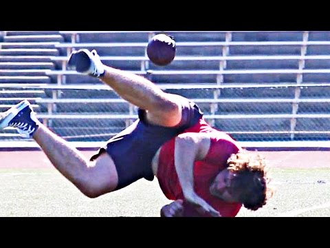 People Try To Catch Passes From An NFL Quarterback - UCBUVGPsJzc1U8SECMgBaMFw