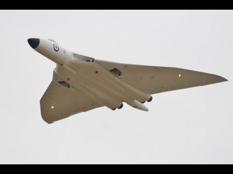 GIANT 1/5 SCALE RC AVRO VULCAN BOMBER XH 558 - LMA RC MODEL AIRCRAFT SHOW AT RAF COSFORD - 2013 - UCMQ5IpqQ9PoRKKJI2HkUxEw