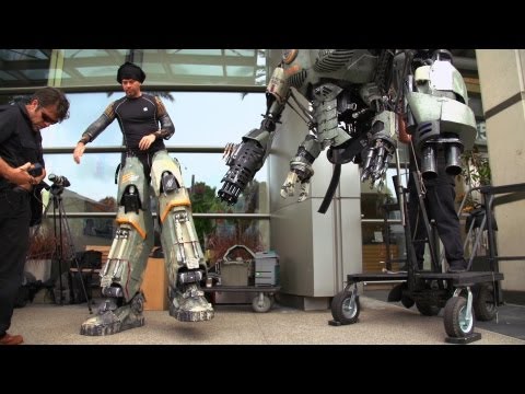Special Effects Secrets of Wired's Comic-Con Robot - UCiDJtJKMICpb9B1qf7qjEOA