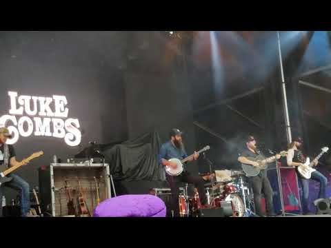 Luke Combs - Let The Moonshine Live Atlantic City