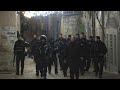 شاهد: اللحظات الأخيرة التي سبقت سقوط فلسطيني برصاص الجيش الإسرائيلي قرب المسجد الأقصى
