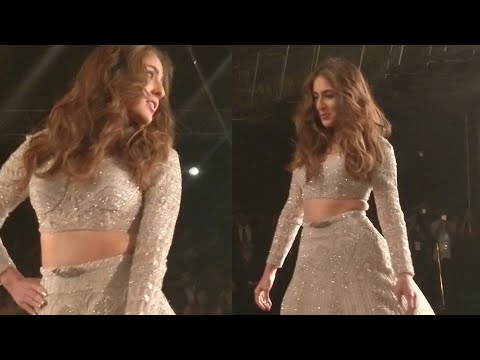 Video - Bollywood Fashion - Sara Ali Khan makes her Fashion Week Debut for Falguni Shane Peacock at ICW 2019 #India