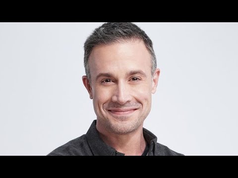 Stars Who Work Totally Regular Jobs Today - UC1DGpYiEiqBrQtYXFbLhMVQ