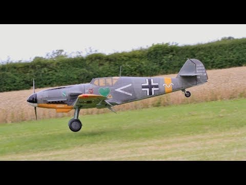 2 X GIANT SCALE MESSERSCHMITT BF109`S WITH SMOKE ON AT WILLIS WARBIRDS - 2017 - UCMQ5IpqQ9PoRKKJI2HkUxEw