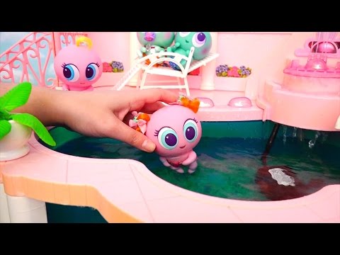Picnic at the Park and Fun at the Swimming Pool ! Toys and Dolls Fun with Babies & Toddlers | SWTAD - UCGcltwAa9xthAVTMF2ZrRYg