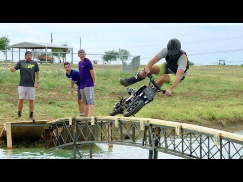 Dirt Bike Battle | Dude Perfect - UCRijo3ddMTht_IHyNSNXpNQ