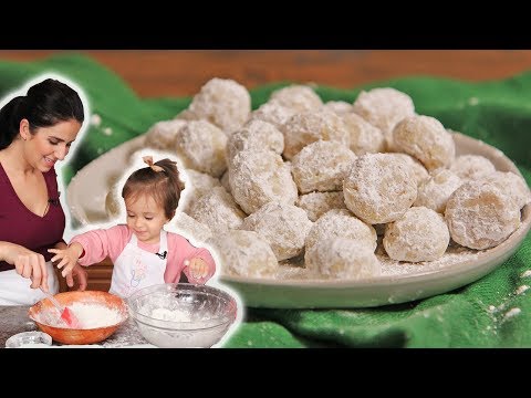 Snowball Cookies with Mommy & Mia - UCNbngWUqL2eqRw12yAwcICg