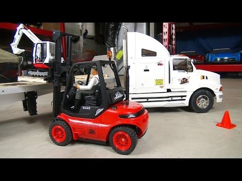 RC ADVENTURES - Center Loading a Trailer - 1/14th CARSON-MODEL SPORT Fork Lift Linde H40D Practice - UCxcjVHL-2o3D6Q9esu05a1Q