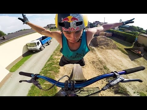 GoPro: Backyard Freestyle With The Godzieks - UCqhnX4jA0A5paNd1v-zEysw