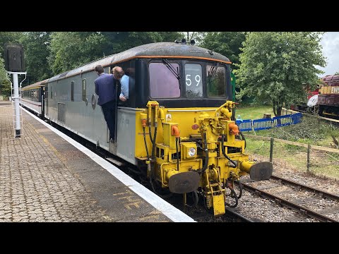 73130+9110 departs Platform 1 at Shepherdswell (East Kent Railway), 16.06.2024 ft: @EWSTrains