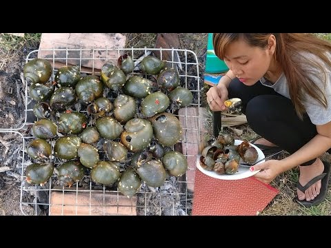 Amazing! Beautiful Girl Grill Snail in my Village - How To Cook Snail In Cambodia