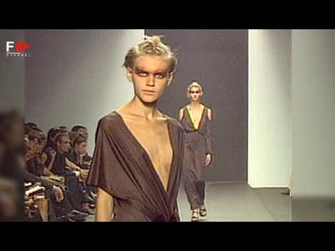 Vintage in Pills FENDI Spring 2002 - Fashion Channel