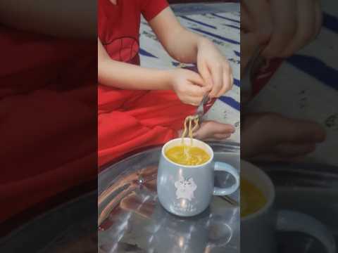 جاد عم ياكل اندومي ناار🔥😱/@Kidskoki #اندومي #شفا #اطفال #خلودة #اكسبلور #سبايدرمان #funny