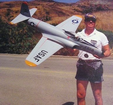 I flew my Nitro Jet P-80-F-80 Shooting Star gas ducted fan. VHS vid copy. - UCvPYY0HFGNha0BEY9up4xXw