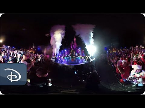 360 Video: ‘The Wonderful World of Disney: Magical Holiday Celebration’ - UC1xwwLwm6WSMbUn_Tp597hQ