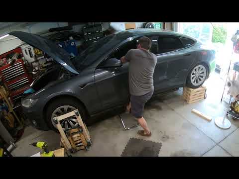 Tesla Model S Battery Pack Removal Time-Lapse