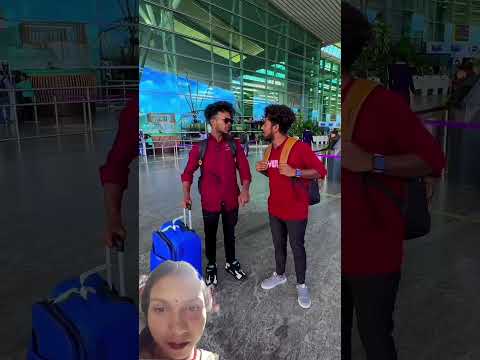 airport मे ट्रेन 😂😂 #comedy #realfools #vikramcomedyvideo #vikramfunnyvideo #airport