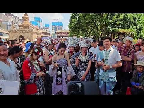 Exploring the Unique Sounds of Chinese Street Singers