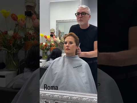 Roma un capello molto sottile rinvigorito da un taglio carré scalato con frangia