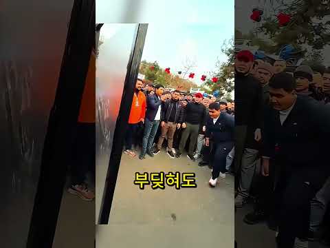 이 플라스틱을 찢으면 500달러를 드려요 💵😱