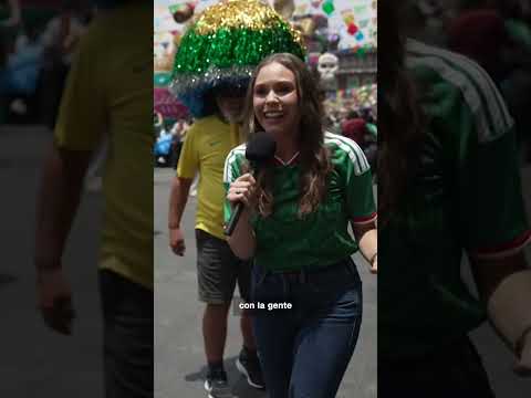 Mexicanos celebran el primer gol del Mundial en el Fan Fest del Zócalo