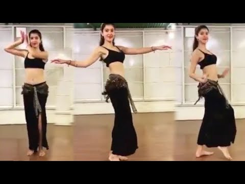 Video - Shanaya Kapoor's BELLY DANCE video goes VIRAL