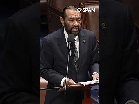Green moves to impeach Trump
