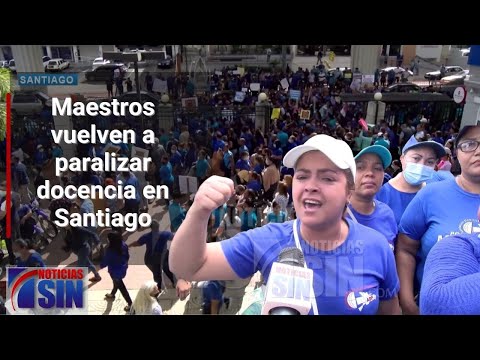 Al inicio de la protesta un agente de la policía lanzo una bomba lacrimógena