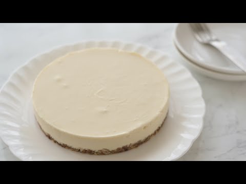 【グルテンフリー チーズケーキ】ボトムはデーツとナッツ。余計なものは何も入れないシンプルにして究極のチーズケーキ。素材を選ぶことで最高のチーズケーキができます。