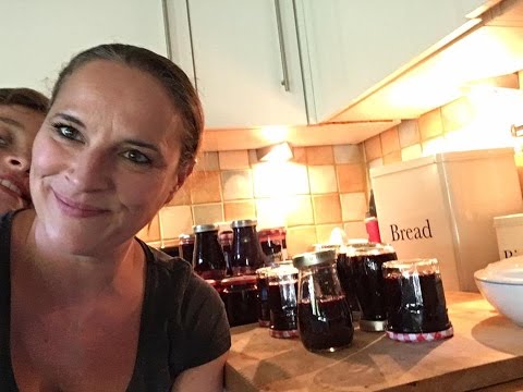 Alexa makes blackberry jam - Alexa fait de la confiture de mûres