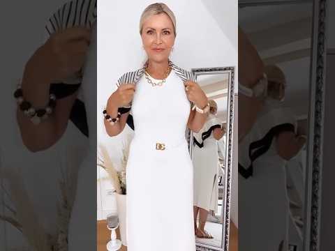 トレンド創作の動画サムネイル - New binding technique for your silk scarf!  🧣 Fashion Over 60,70,80😍🎀#modelover50 #style #50sstyl
