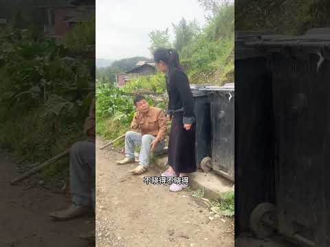 방금 전까지는 "감히 웃기만 해봐!"라며 엄중하게 경고하더니, 곧이어 너무나 황당한 일이 벌어져서 그만 멍하니 얼어붙고 말았다! #웃긴순간 #예상치못한반전 #스트레스해소