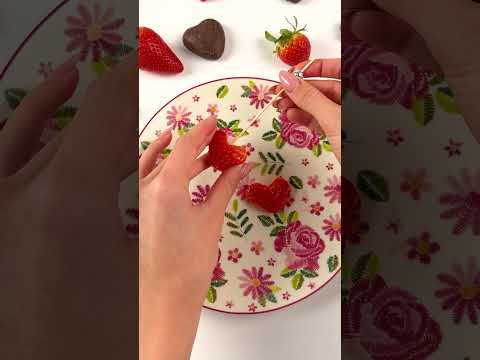 The perfect Valentine's drink with strawberries🍓✨ #diy