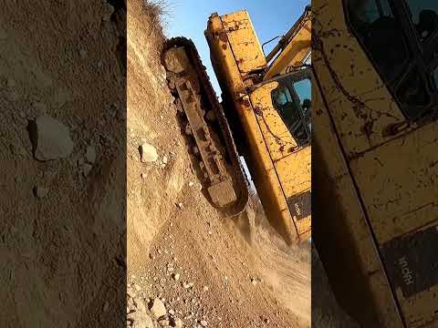 Watch This Excavator Tackle an IMPOSSIBLE Slope! 💪 Heavy Machinery Skills