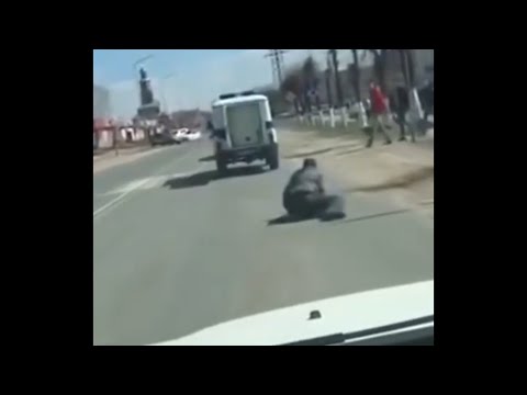 Задержанный сбежал из полицейского уазика посреди дороги