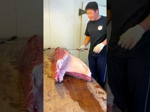 unreal precision with every slice of bluefin tuna#chefskills  #tunasashimi #knife  #relaxing