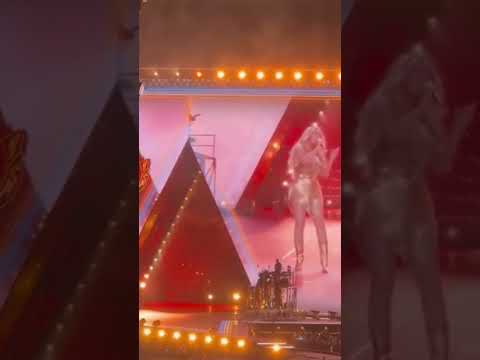 Beyonce & Miley Cyrus - II MOST WANTED (Cowboy Carter Tour, Night 1, Live 2025) 🇫🇷