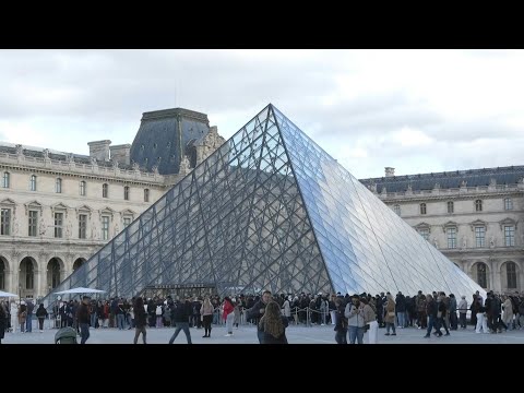 Visitors flock to Louvre Museum, one week after jewel heist | AFP