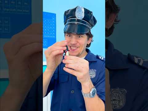 💋 Smart Lipstick Trick 😍 Tag a friend who’d totally use this! 🤭