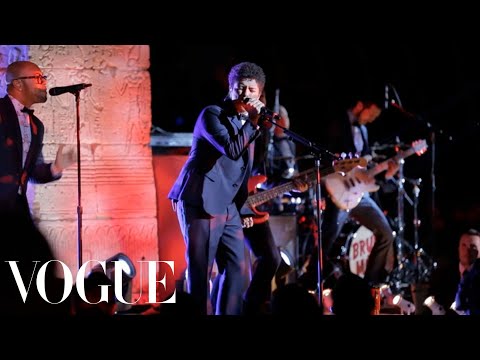 Exclusive Music Video: Bruno Mars and Vittorio Grigolo Perform at the Met - UCRXiA3h1no_PFkb1JCP0yMA