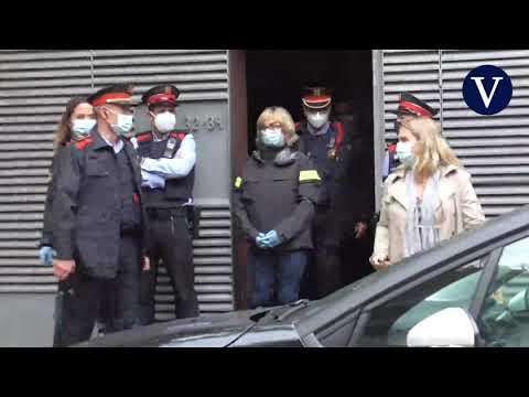 Los Mossos desalojan a la mujer de Mainat por orden judicial