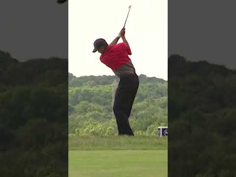 20-year-old Tiger’s swing is MESMERIZING 🤤