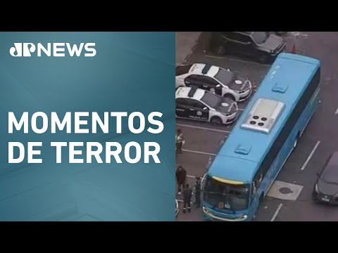 Criminosos sequestram ônibus e assaltam passageiros no RJ