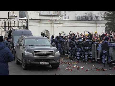 Με συνθήματα κατά του Πούτιν και του πολέμου το τελευταίο αντίο στον Αλεξέι Ναβάλνι