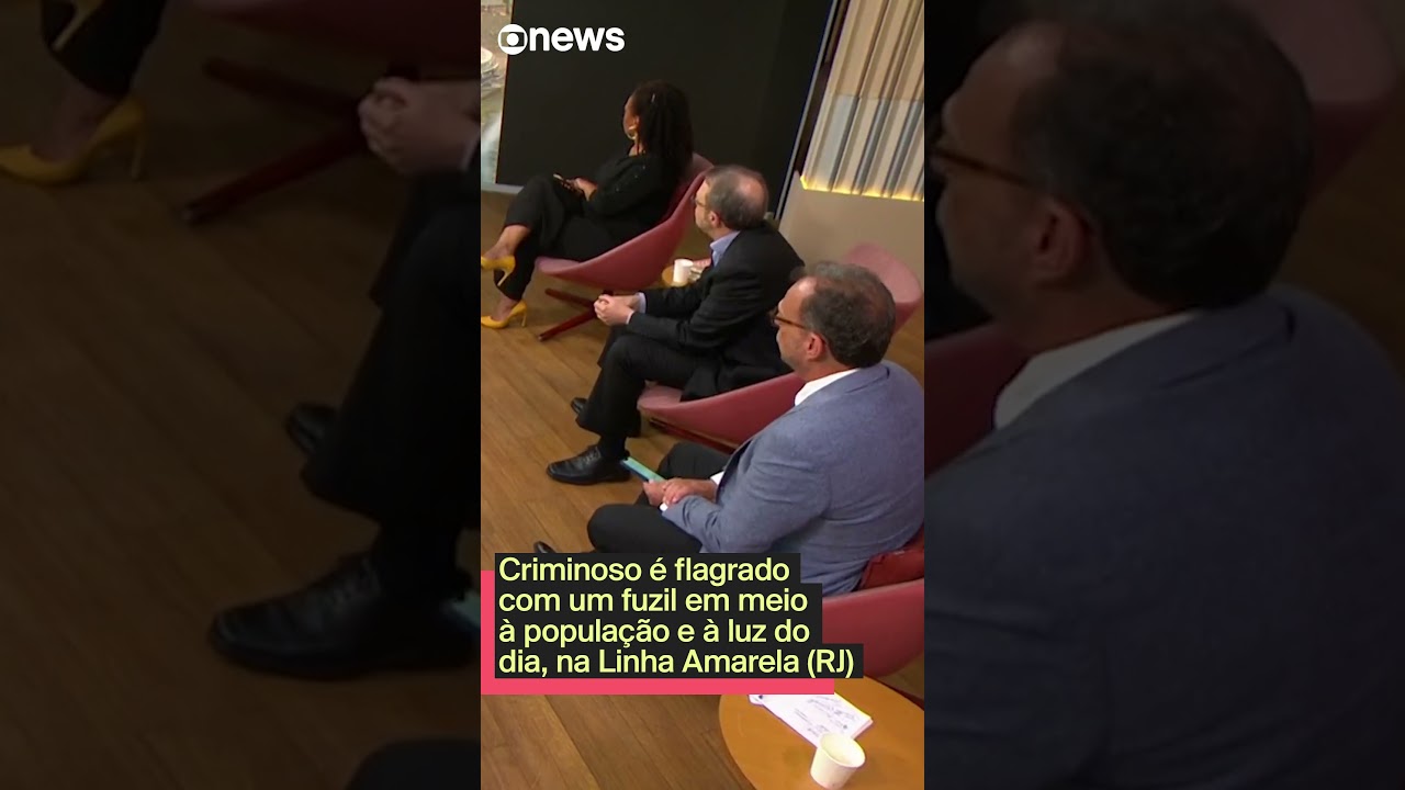 Criminoso é flagrado com um fuzil em meio à população e à luz do dia na Linha Amarela RJ  TV Online Criminoso é flagrado com um fuzil em meio à população e à luz do dia na Linha Amarela RJ