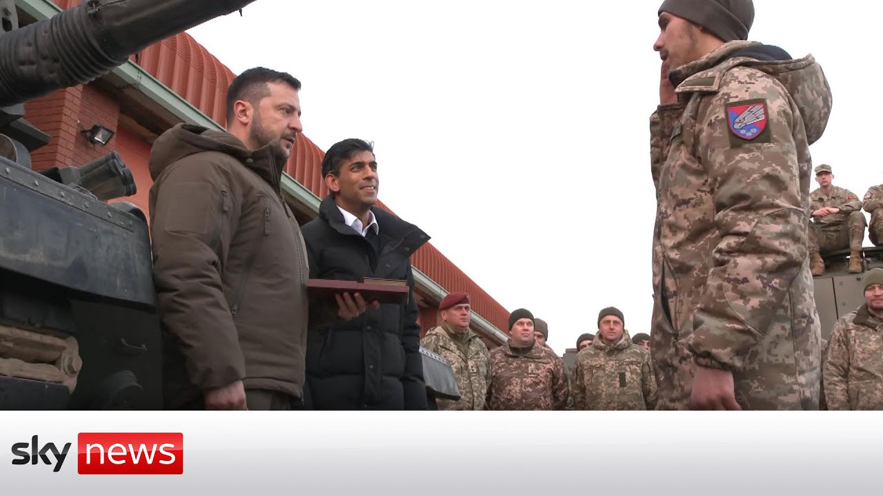 Ukraine war: President Zelenskyy and Rishi Sunak visit military base