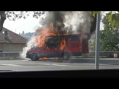 Furgone in fiamme a Pino Torinese