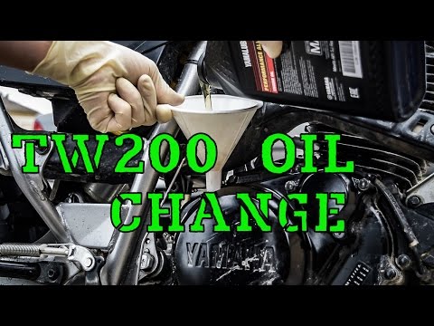 Come sostituire l'olio motore nella Yamaha TW 200?