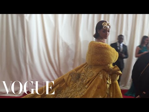 Watch Rihanna, Justin Bieber, Cher, and More Hit the Met Gala Red Carpet - Vogue - UCRXiA3h1no_PFkb1JCP0yMA